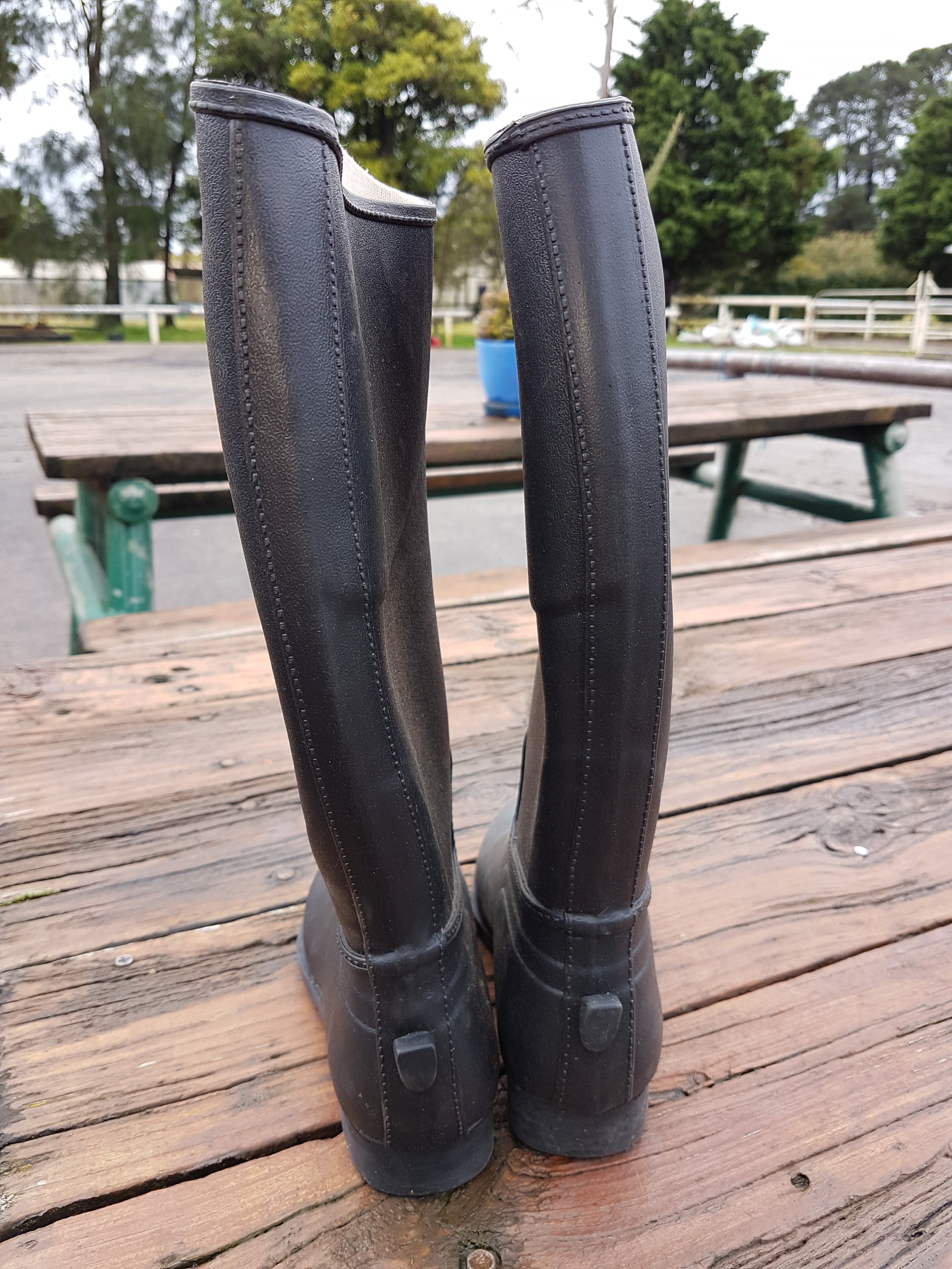 Long rubber riding boots clearance